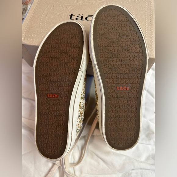 Täōs Z Soul Floral Casual Shoe 7 EUC - Picture 4 of 10